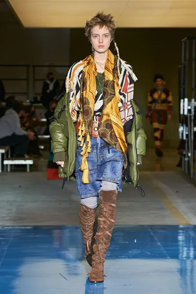 Look 19